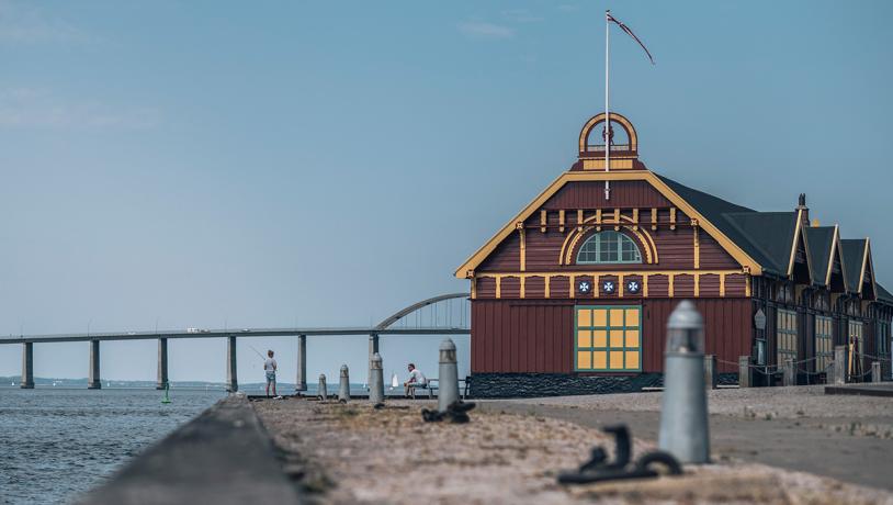 Udsigt fra havnen i Rudkøbing med Langelandsbroen i baggrunden