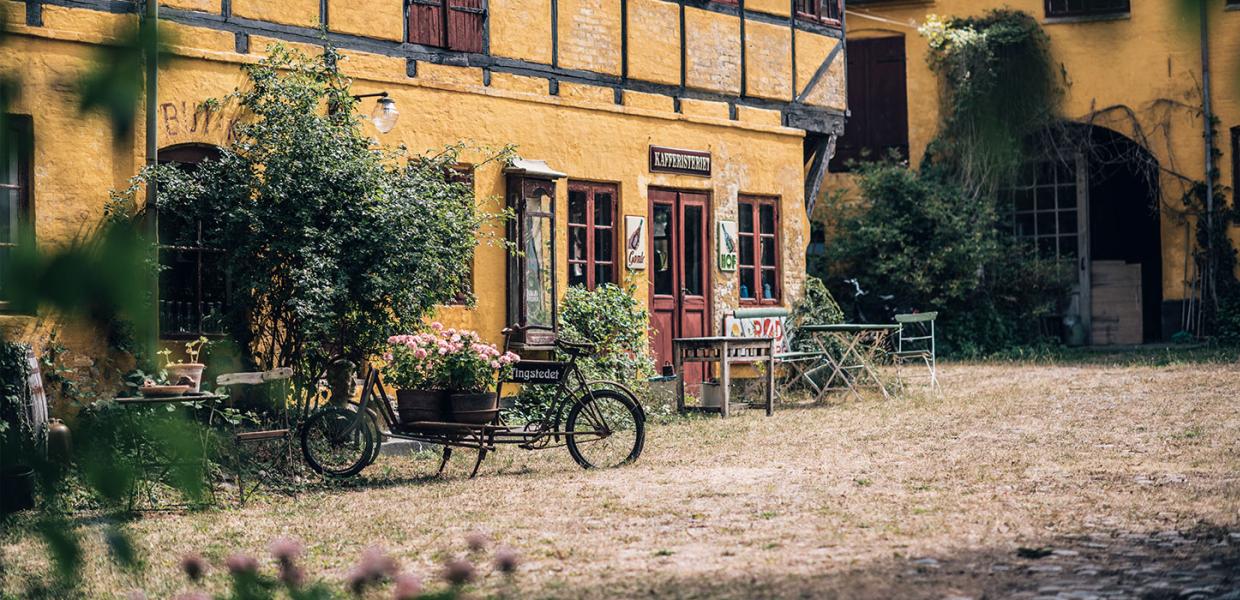 Bindingsværkshus i et gårdmiljø fra Rudkøbing