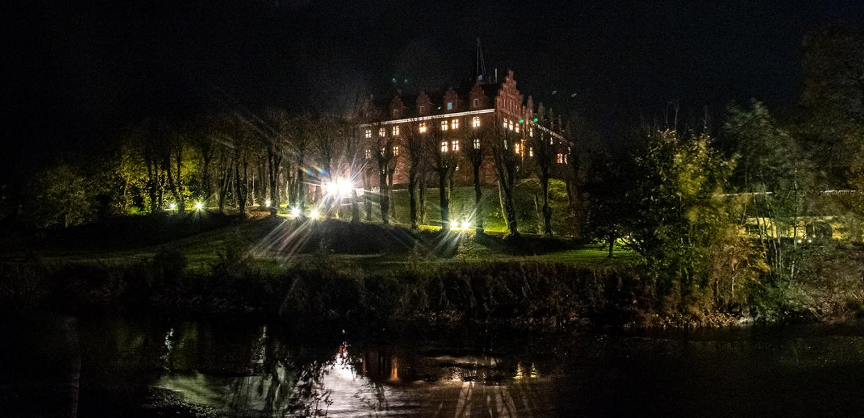 Lys i vinduerne på Tranekær Slot