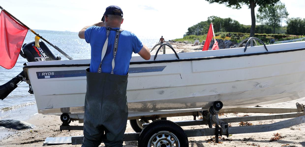 Fiskerbåd på stranden - Liv på langeland