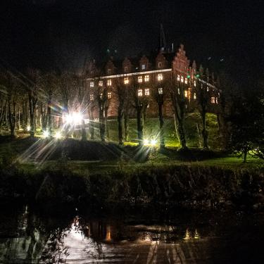 Lys i vinduerne på Tranekær Slot