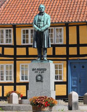 Gåsetorvet i Rudkøbing med statue af H. C. Ørsted