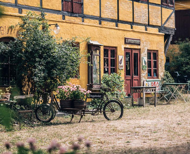 Bindingsværkshus i et gårdmiljø fra Rudkøbing